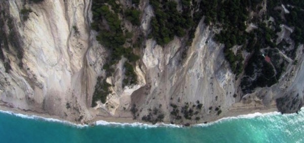 Egremni beach earthquake 1200x567